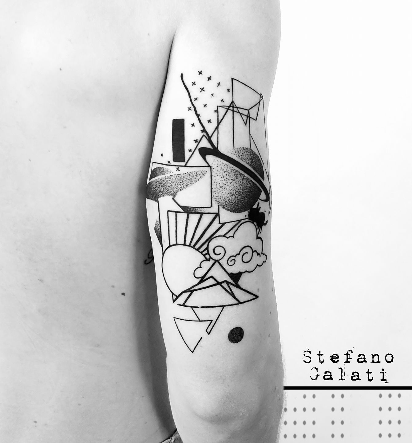 Ar3 51 Graphic Tattoo Di Stefano Galati Aftertattoo